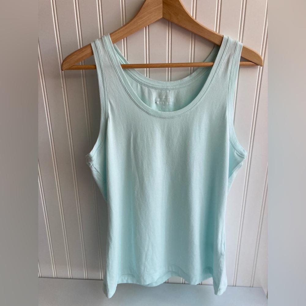 Banana Republic Timeless Tank Top 

New without tags

Size Medium

Aqua Blue